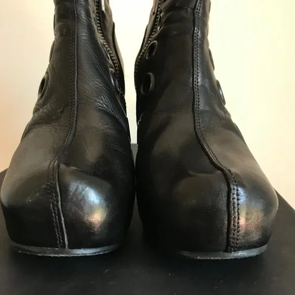 Rick Owens 'Spike' bootie with grommets - Picture 4 of 16